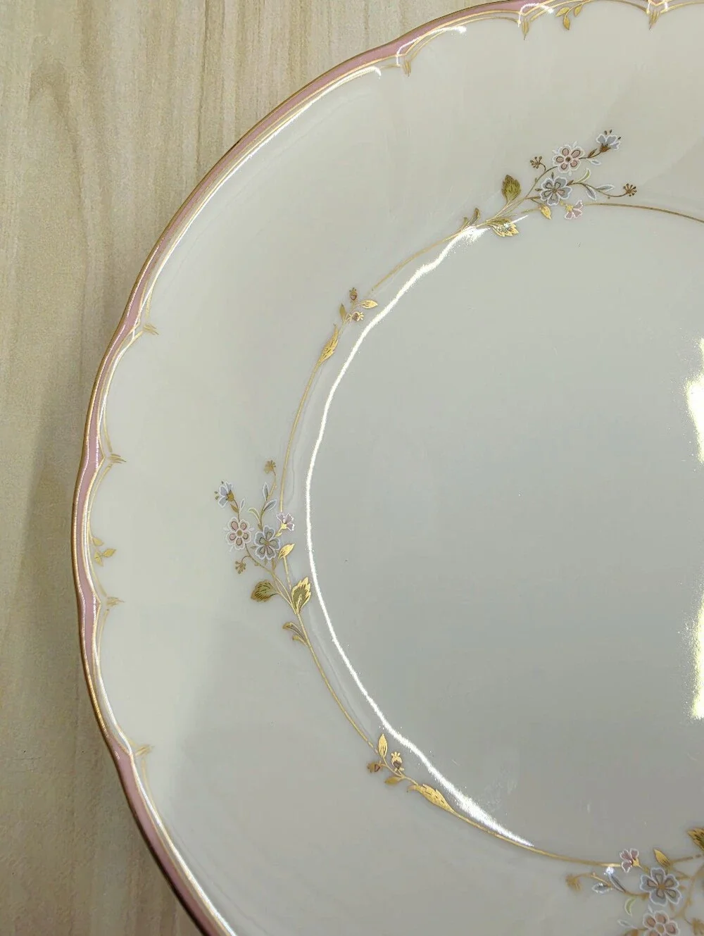 Mikasa Monticello Pattern Cream Coupe Soup Bowl Gold Accent Pink Rim Floral Vine